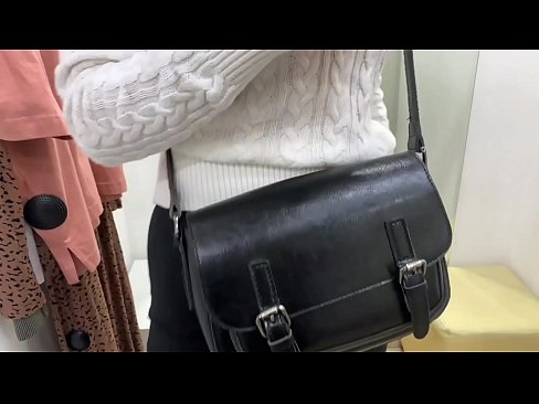 ❤️ Јавна мастурбација на младата кучка FeralBerry со дилдо во фитинг просторијата ☑ Дурли на mk.analizatorkrovi.ru